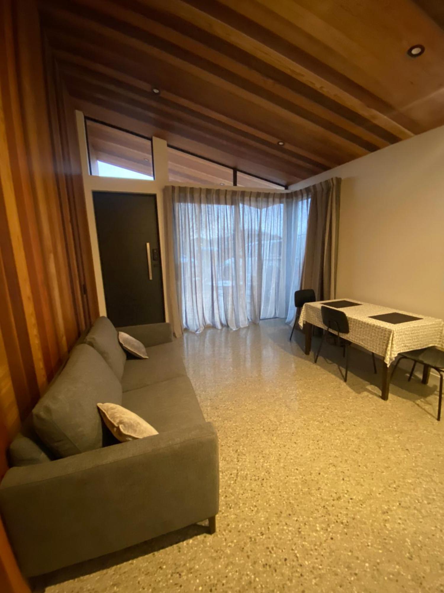 Roys View Appartement Wanaka Buitenkant foto